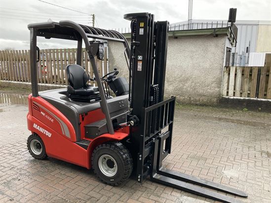 ME 425C forklift