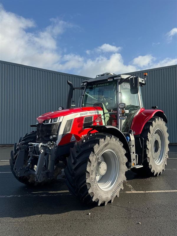 Massey Ferguson 7S.210 Dyna-VT Tractor